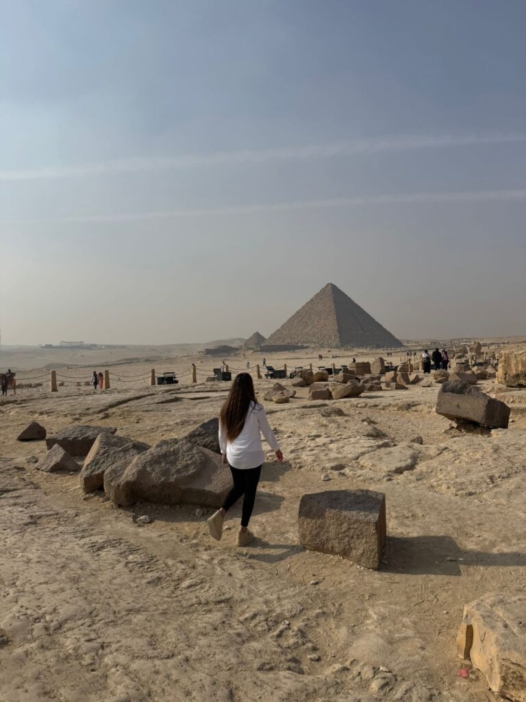 9 吉萨金字塔与狮身人面像完整游览指南：中文导游、最佳金字塔参观价格与骑骆驼最低价全攻略