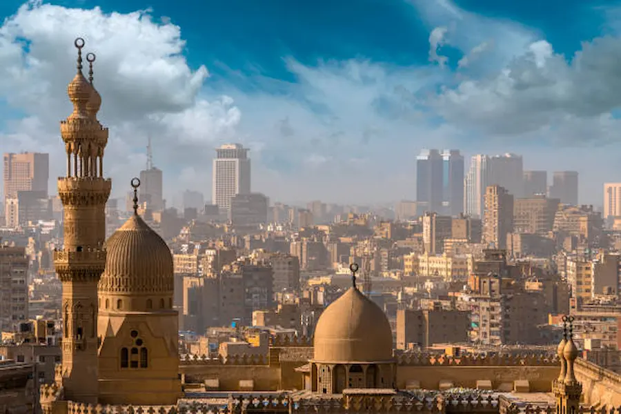 Quali attrazioni storiche rendono famoso Egitto Il Cairo?