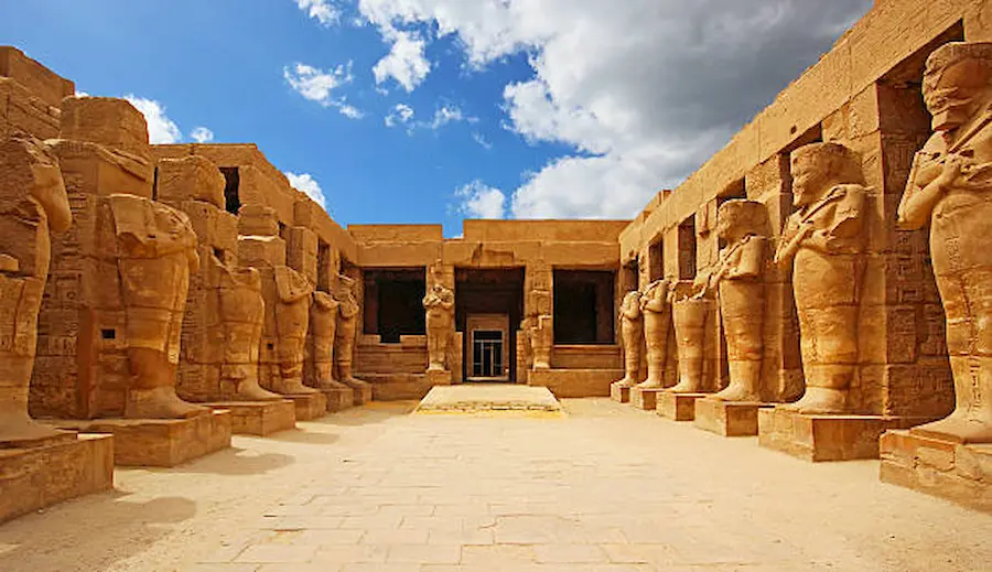Quali monumenti storici rendono famoso Egitto Luxor?