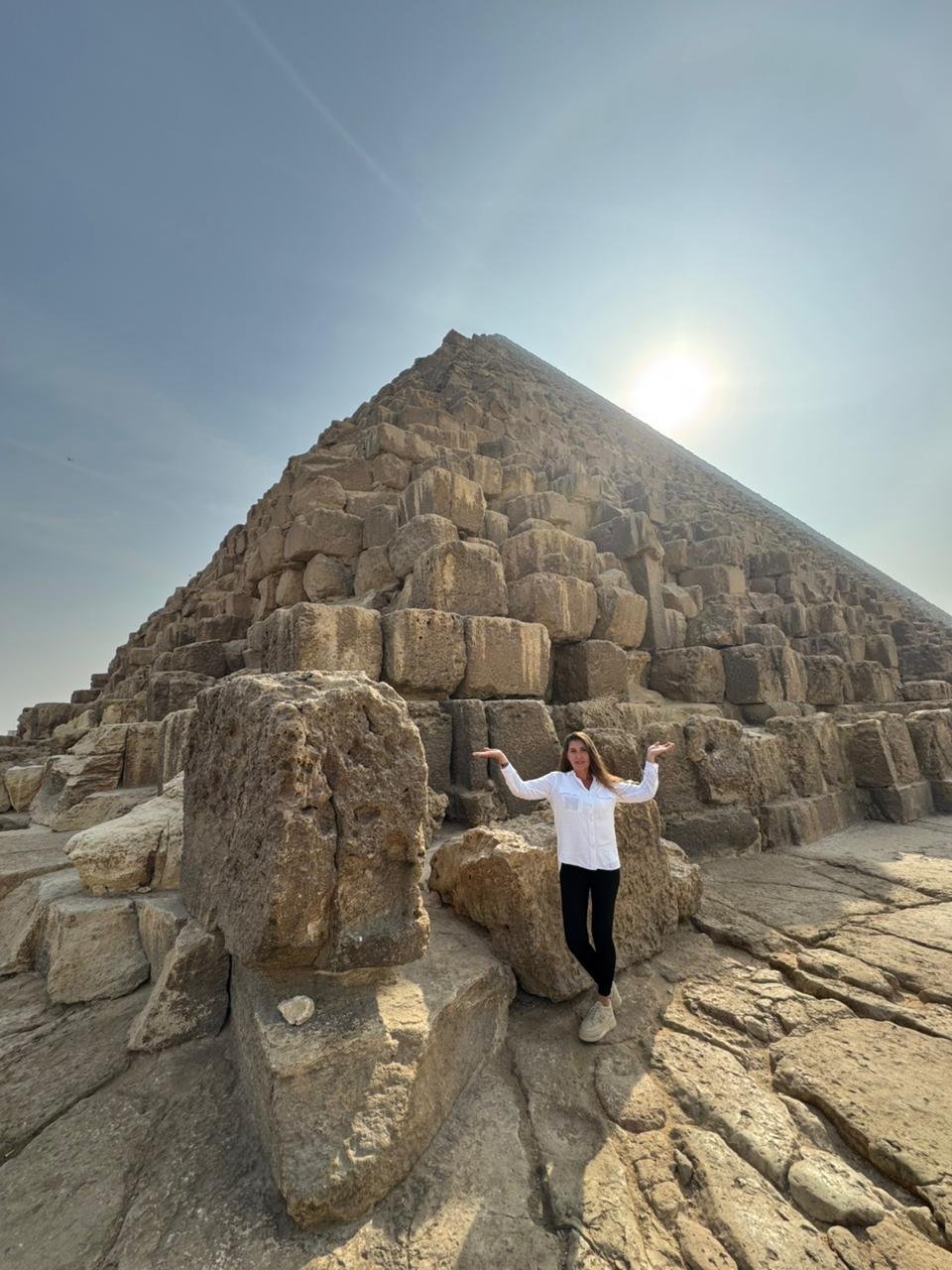 The Great Pyramid of Khufu: The oldest and largest of the three main pyramids, originally standing at 146.6 meters. It is a marvel of ancient engineering composed of millions of limestone blocks.