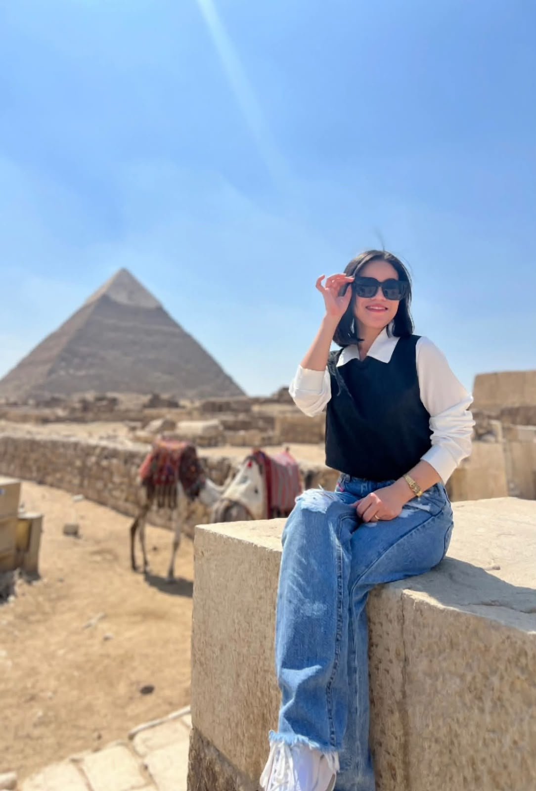chinese-egyptologist-onboard.jpg