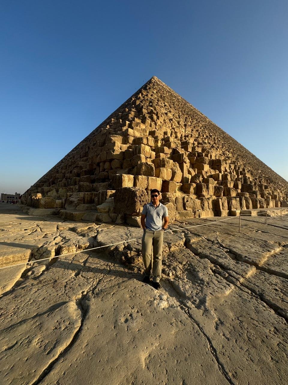 吉萨金字塔群及大埃及博物馆 (GEM) 是埃及旅游的基石。在策划您的 Budget-friendly Egypt itinerary with Chinese-speaking guide 时，了解以下票务逻辑至关重要：