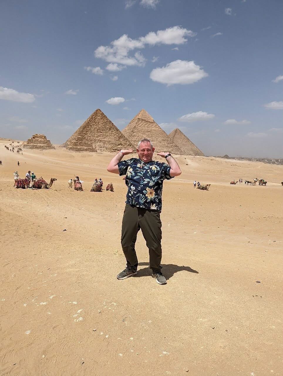 Viajar a Egipto con el máximo confort y un presupuesto perfectamente optimizado ya no es un sueño imposible. En Momo Tours Egypt combinamos más de una década de experiencia local para ofrecerte paquetes exclusivos todo incluido